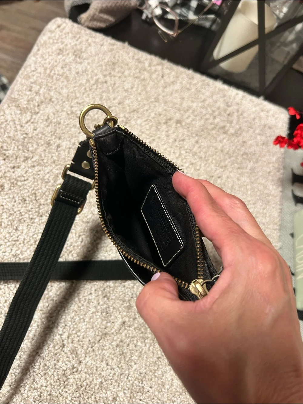 Vintage ‘07 Coach Hampton Black Swingpack Canvas Crossbody Bag with Leather Trim